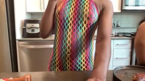 Snapshot of its5iveam chatting on January 15, 10:02 pm 5ive AM online show from January 15, 10:02 pm