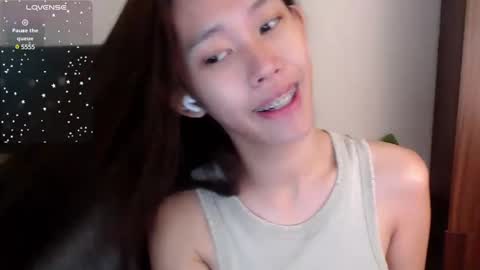 Snapshot of its_me_cora chatting on February 23, 2:18 am Cora online show from February 23, 2:18 am