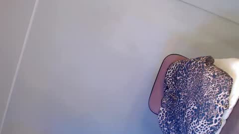 KellyPuth online show from February 9, 9:16 am