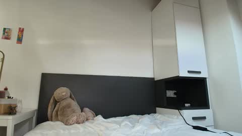 itschanelxx online show from April 11, 7:45 am