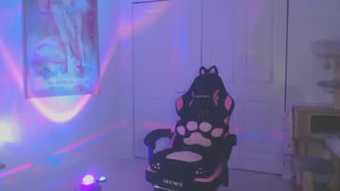 Bella Daisy online show from October 19, 6:40 am