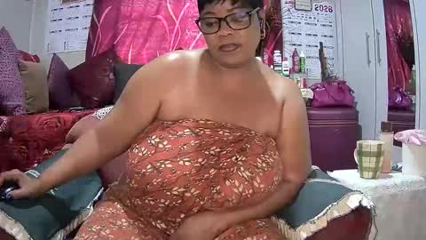 itumeleng74 online show from February 10, 5:21 am