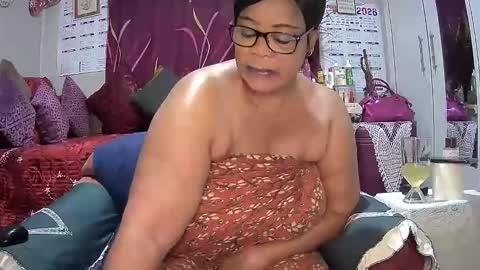 itumeleng74 online show from March 31, 7:58 pm