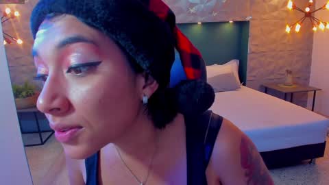 ivannacollen online show from December 19, 4:02 pm