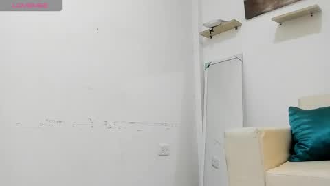 Ivon online show from November 25, 12:04 pm