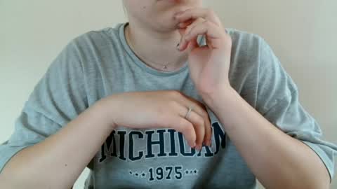 ivyivy77 online show from June 18, 9:14 am
