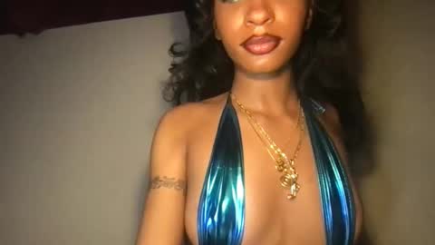 ivyskye_ online show from May 7, 7:31 pm