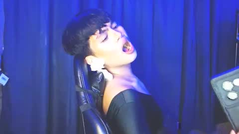 iya143 online show from September 19, 12:42 pm