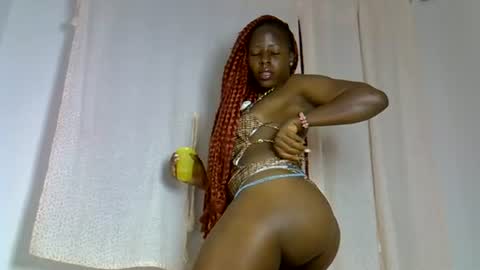 iynika online show from June 22, 1:01 am