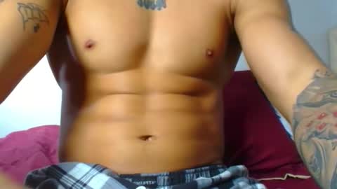 izaack online show from November 26, 8:44 am