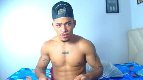 izaack online show from December 4, 10:53 pm