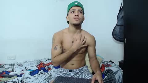 Snapshot of izaak_taylor7 chatting on September 14, 9:05 pm izaack online show from September 14, 9:05 pm