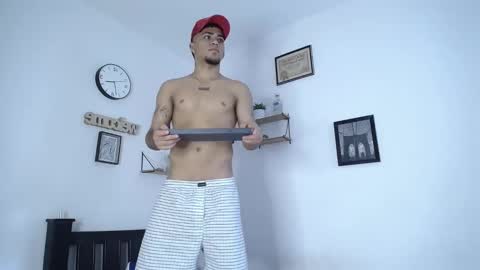 Snapshot of izaak_taylor7 chatting on March 11, 8:31 pm izaack online show from March 11, 8:31 pm