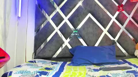 izaack online show from January 13, 1:08 pm