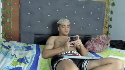 Snapshot of izaak_taylor7 chatting on January 6, 6:58 am izaack online show from January 6, 6:58 am