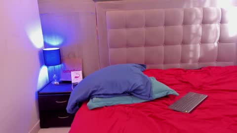 Snapshot of izaak_taylor7 chatting on January 16, 1:25 pm izaack online show from January 16, 1:25 pm