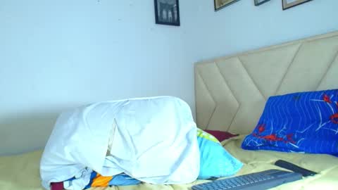 Snapshot of izaak_taylor7 chatting on October 23, 5:09 am izaack online show from October 23, 5:09 am