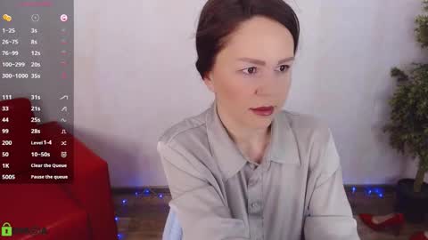 Queen of nylon  Victoria online show from February 2, 5:26 am