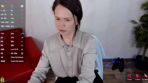 Queen of nylon  Victoria online show from January 10, 5:46 am