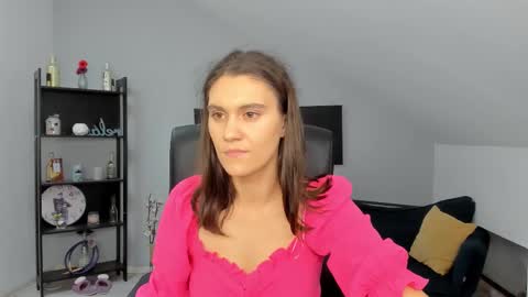 Izzy online show from December 3, 12:09 am