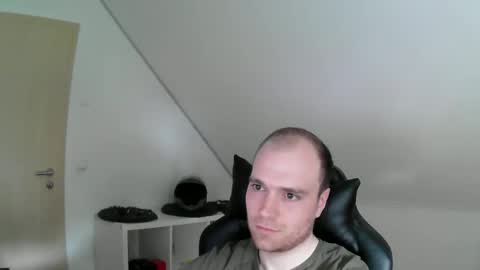 here4y online show from April 3, 7:48 am