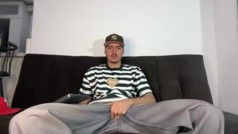 INDEPENDENT MODEL online show from November 3, 5:08 am