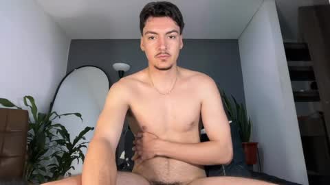 INDEPENDENT MODEL online show from April 8, 10:40 am