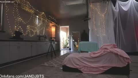 JackJill online show from April 18, 6:32 pm