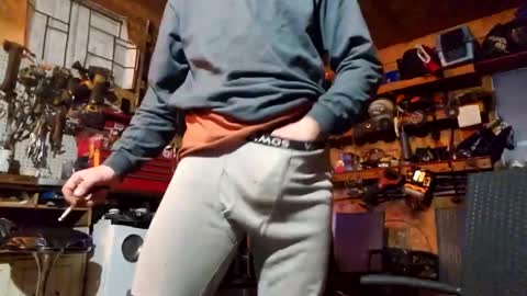 Snapshot of jackboys16 chatting on December 21, 1:47 am Dess online show from December 21, 1:47 am