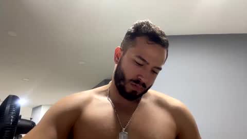 Snapshot of jackdanielsm chatting on December 20, 12:41 am jackdanielsm online show from December 20, 12:41 am