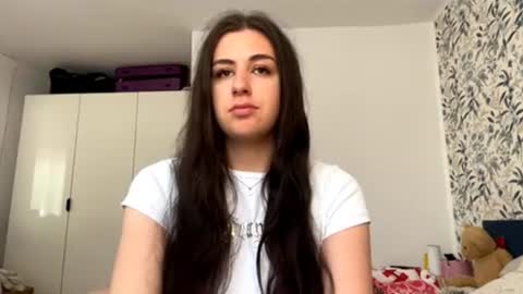Mia online show from June 9, 8:03 am