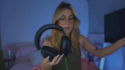 Linda Sofia help me get to 100 thumbs up online show from September 11, 4:36 am