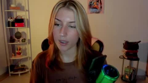 Linda Sofia help me get to 100 thumbs up online show from February 2, 10:49 pm