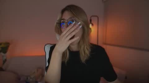 Linda Sofia help me get to 100 thumbs up online show from September 21, 4:16 am