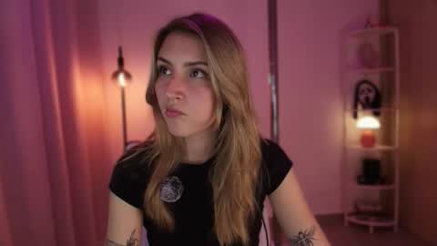 Linda Sofia help me get to 100 thumbs up online show from December 3, 4:35 am