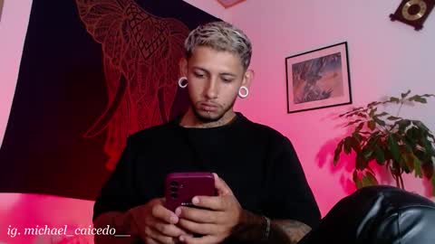 Michael Caicedo online show from October 6, 2:07 am