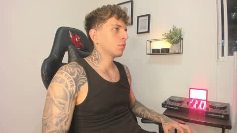 jacobb116 online show from December 2, 1:07 am