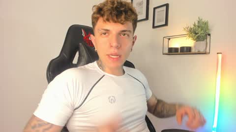 jacobb116 online show from December 12, 1:53 am