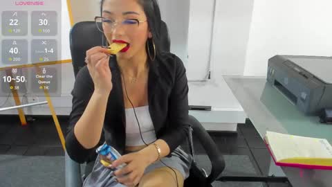 jade_connor online show from April 30, 8:14 pm