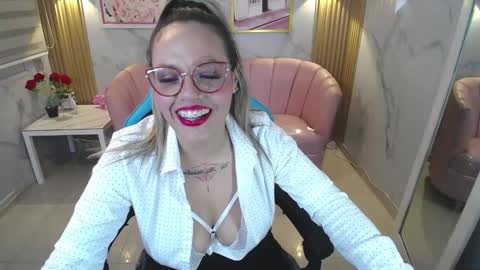 Snapshot of jade_jones_a chatting on October 2, 4:22 am Jade online show from October 2, 4:22 am