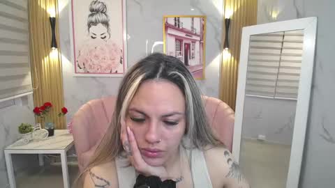 Snapshot of jade_jones_a chatting on September 10, 3:51 am Jade online show from September 10, 3:51 am