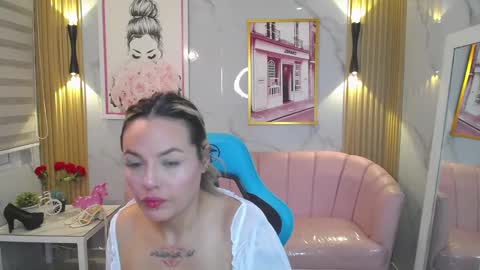 Snapshot of jade_jones_a chatting on September 18, 3:54 am Jade online show from September 18, 3:54 am