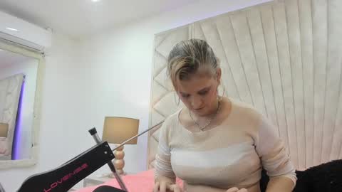 Jade  online show from September 29, 6:07 pm