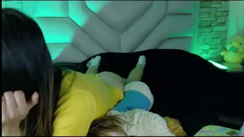 jade white  online show from April 15, 7:58 pm