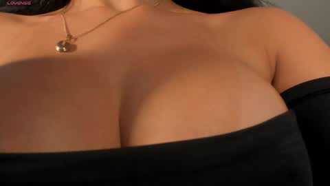 JADE EVANS online show from April 4, 8:05 pm