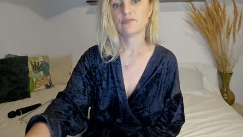 elena online show from April 17, 2:36 am