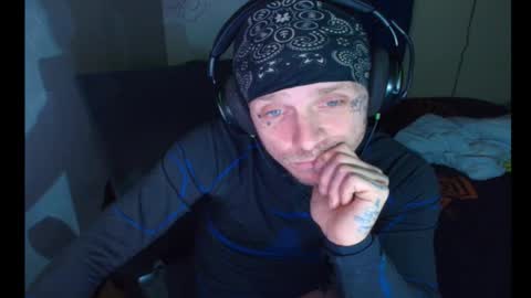 showingitoff online show from February 12, 7:12 am