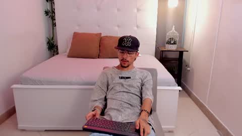 Jake  online show from June 10, 7:35 pm