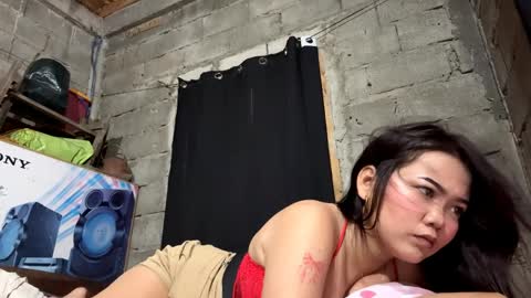 Mia online show from April 4, 8:54 am