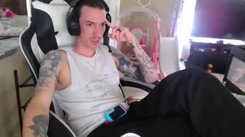 James51905 online show from May 6, 7:09 pm